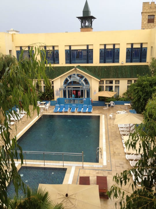 Ruhepool bei Regen Diar Lemdina Hotel