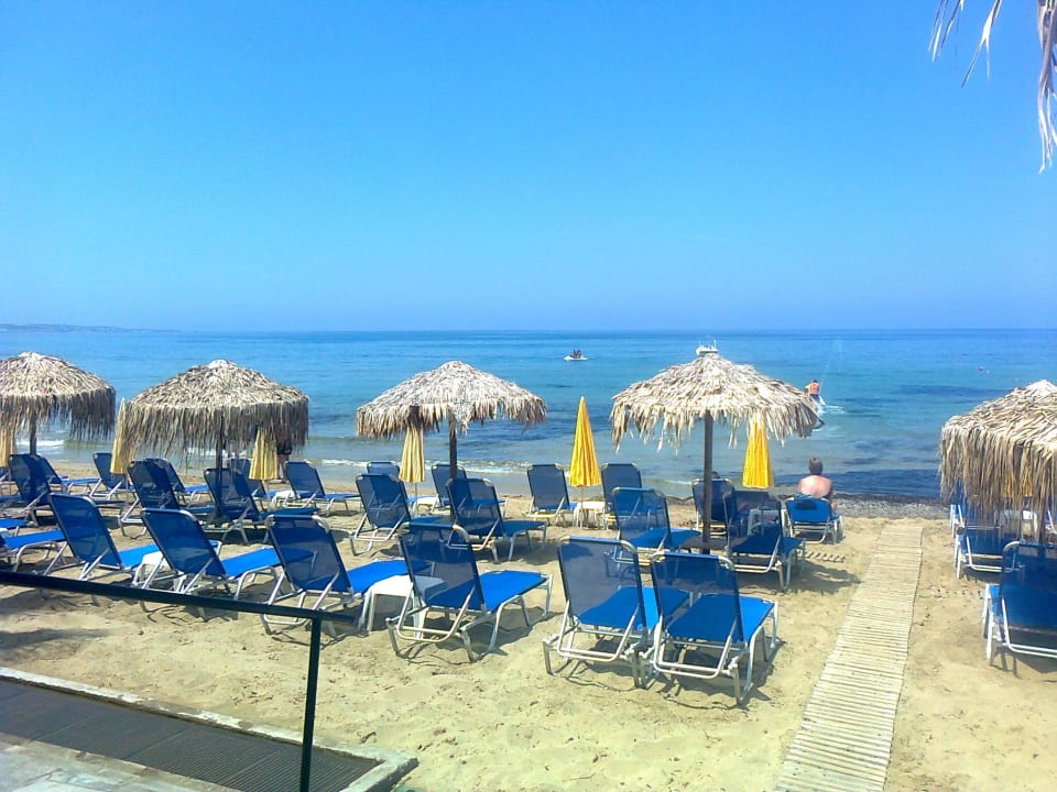 I tady byl příjemný klid, bylo před sezonou.... Hotel Triton