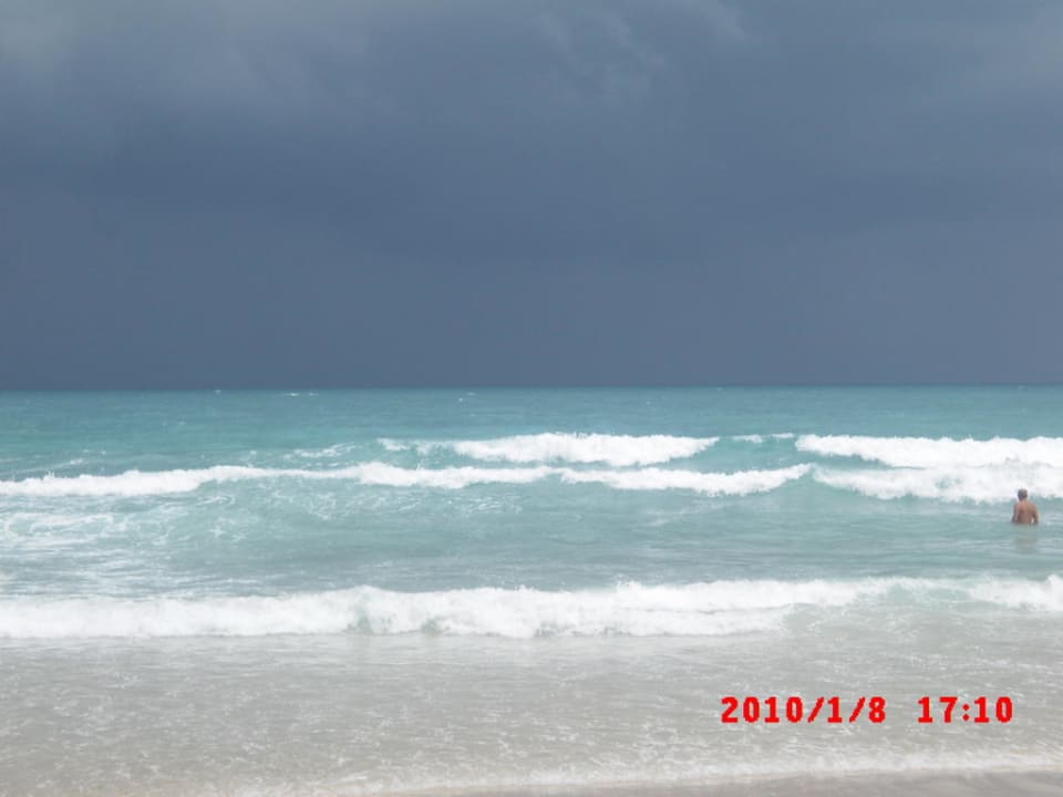 Der Himmel hat sich wegen Regen verdunkelt Samui Paradise Chaweng Beach Resort & Spa
