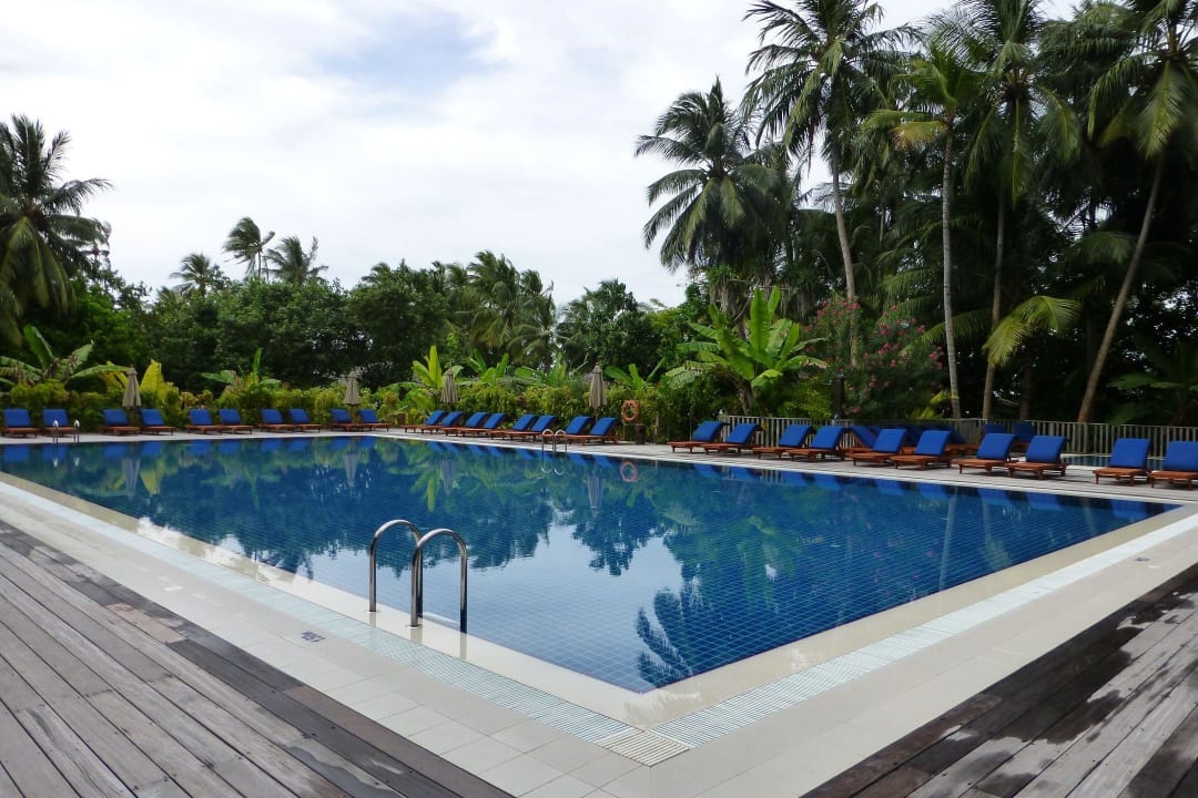 Hauptpool Vilamendhoo Island Resort & Spa