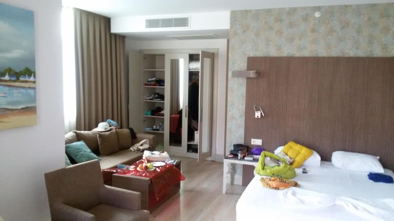 Kleiderschrank Port Side Resort Hotel