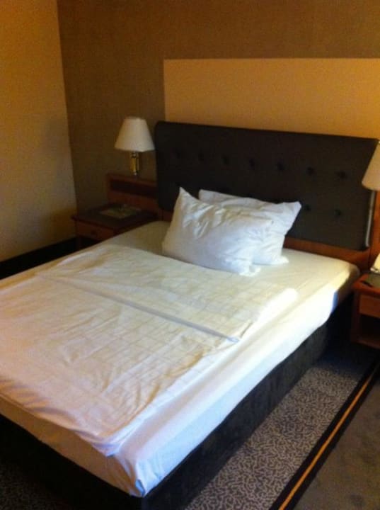 Das Bett in voller Größe für mich allein  Dorint An den Westfalenhallen Dortmund