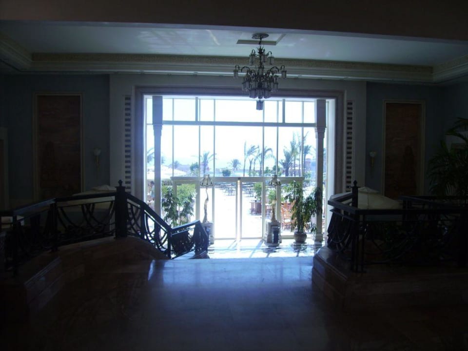 Eingangshalle mit Blick auf Pool Serenity Alpha Beach