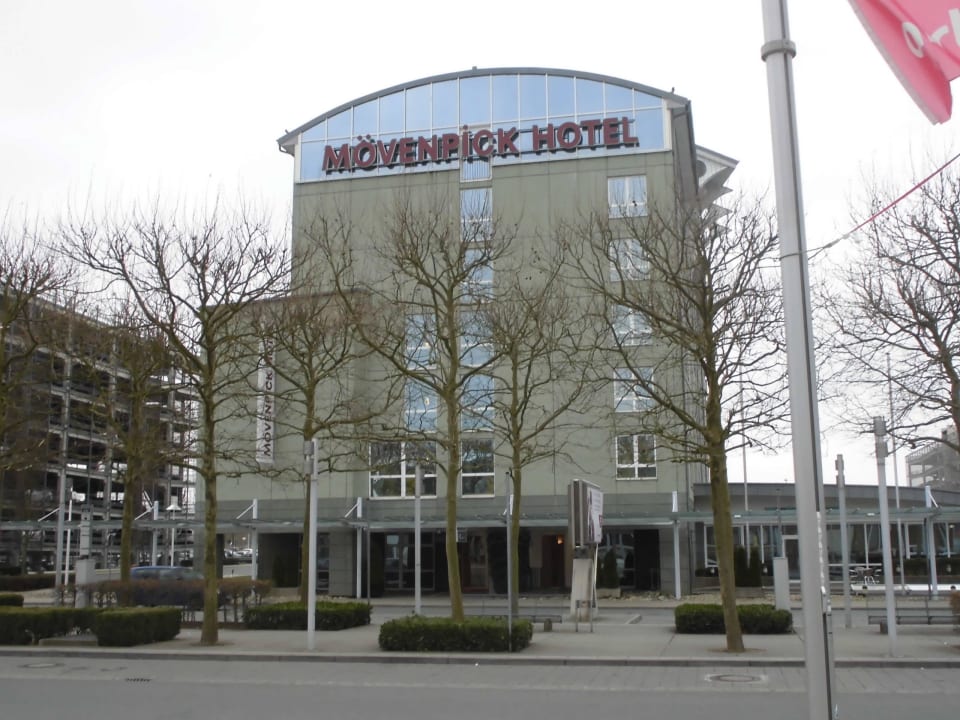 Blick auf Hotel Mövenpick Hotel Nürnberg Airport
