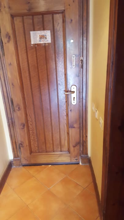 Verzogene Eingangstüre Grand Makadi