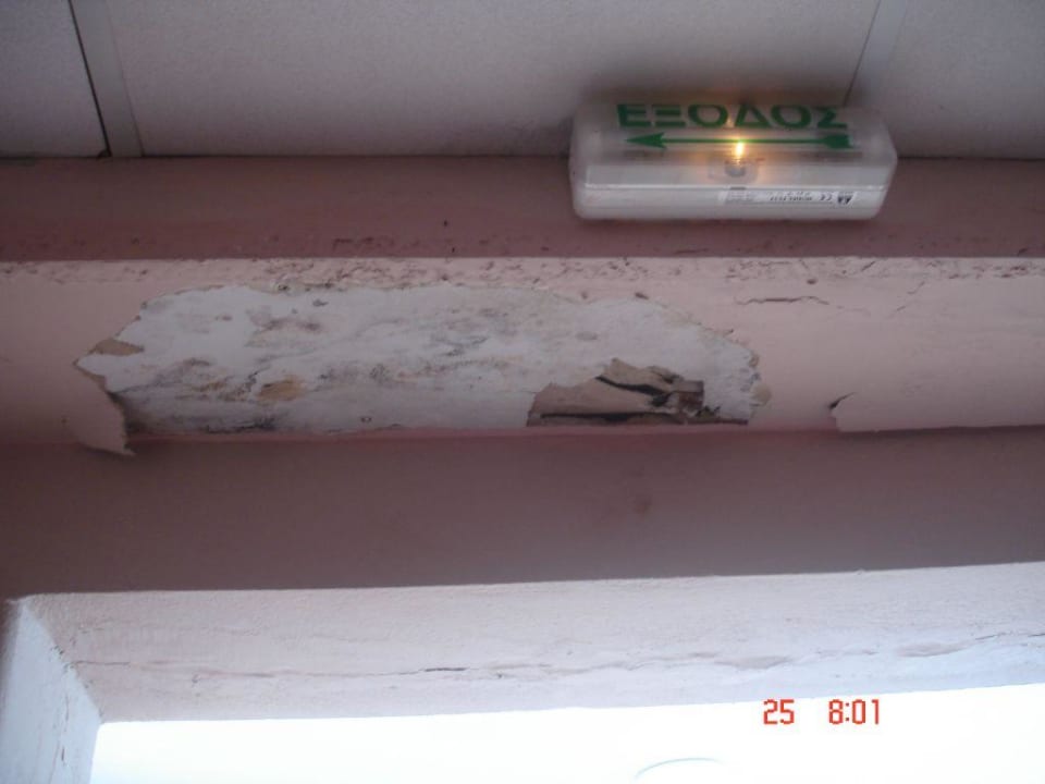 Flur (Treppenaufgang), wo es immer reinregnete Sandy Beach Resort