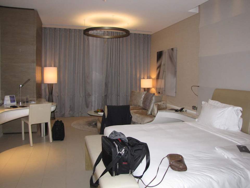 Blick vom Eingang auf Balkontür W Abu Dhabi - Yas Island