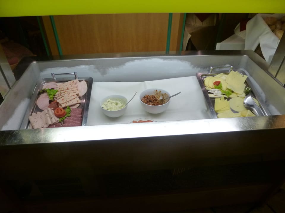 Sehr spartanisches Frühstück Comfort Hotel Weißensee