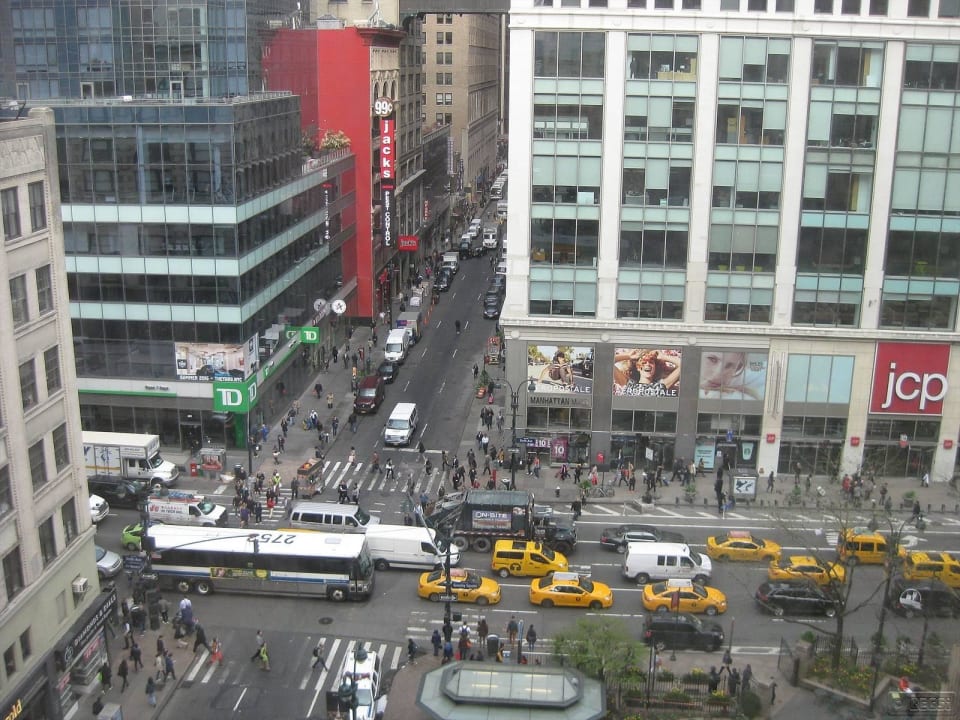 Ausblick zum Broadway Martinique New York on Broadway, Curio Collection by Hilton