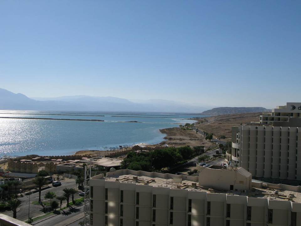 Вид из отеля Royal Hotel Dead Sea