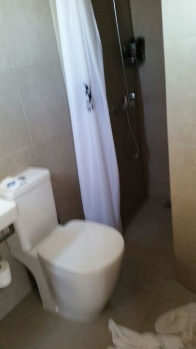 Dusche ebenerdig ohne guten Wasserschutz BG Hotel Caballero