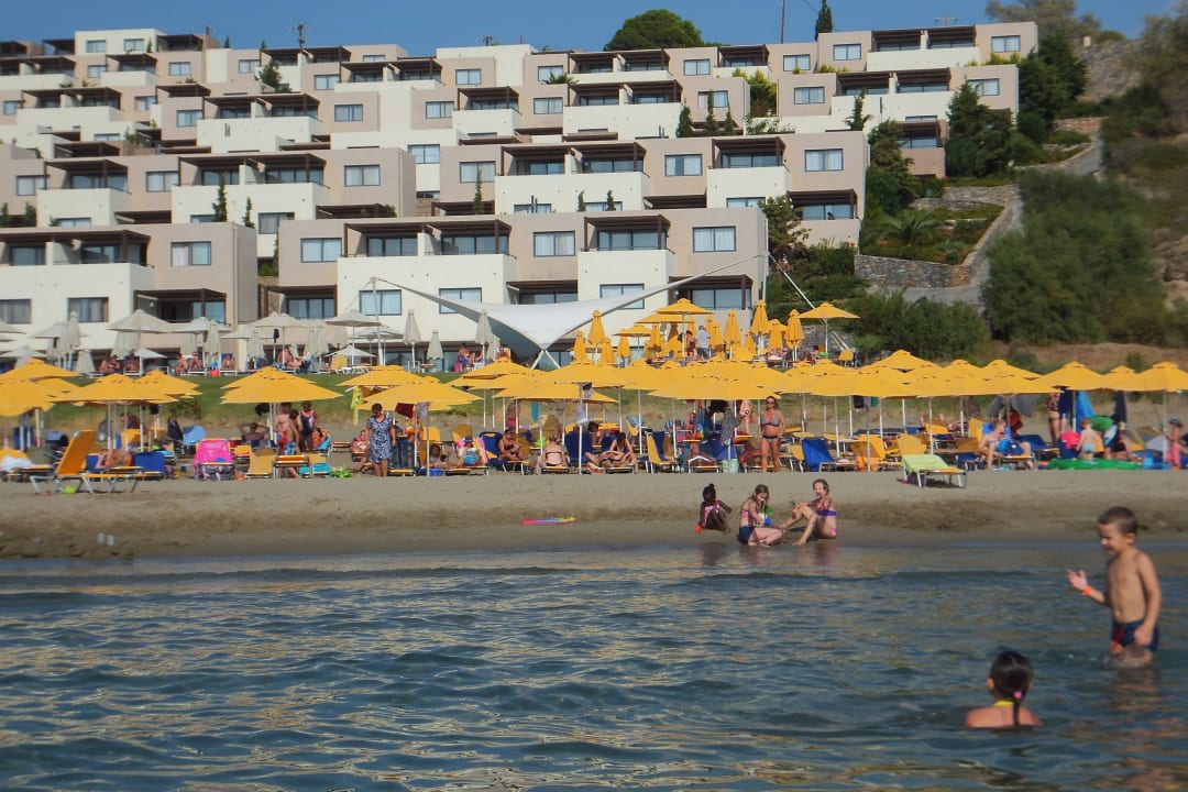 Teil der Anlage vom Meer gesehen Atlantica Mikri Poli Crete