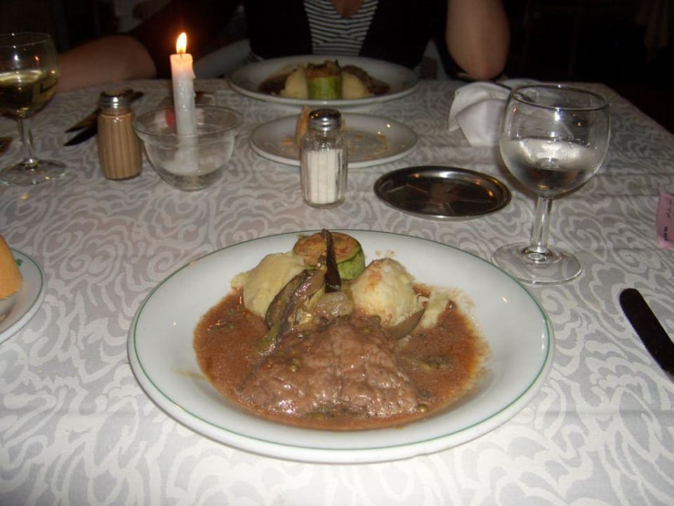 Essen im Le Baron ( á la carte restaurant) Riadh Palms Resort & Spa