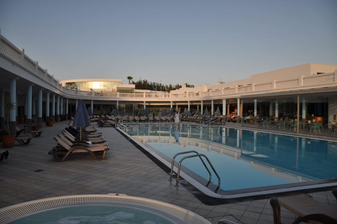 Pool am Morgen Hotel Las Costas