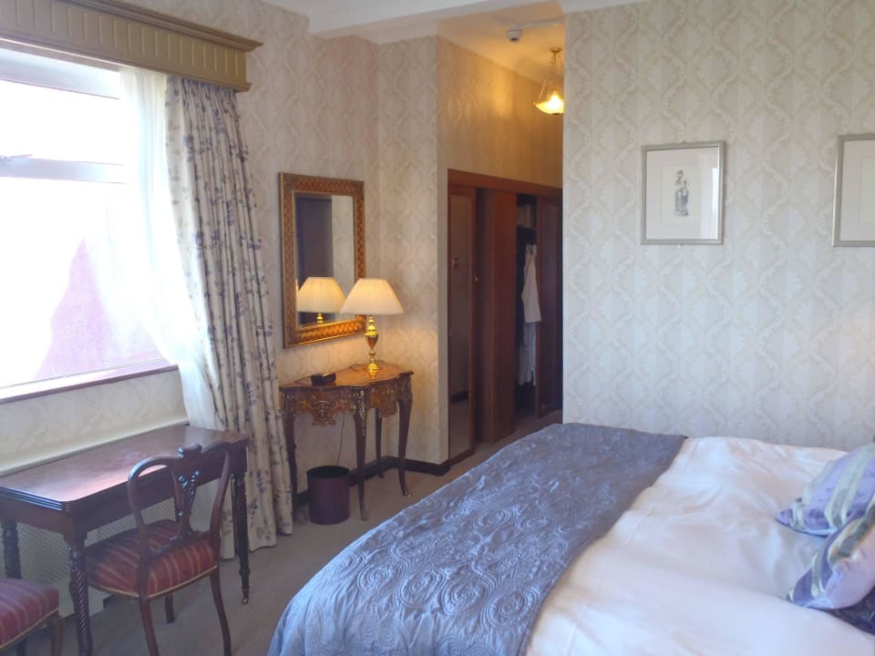 Schlafzimmer unserer Suite Version 2 Fitzpatrick Castle Hotel Dublin