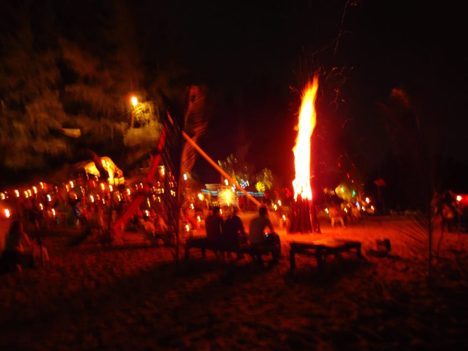 Full Moon Party am Strand La Flora Khao Lak