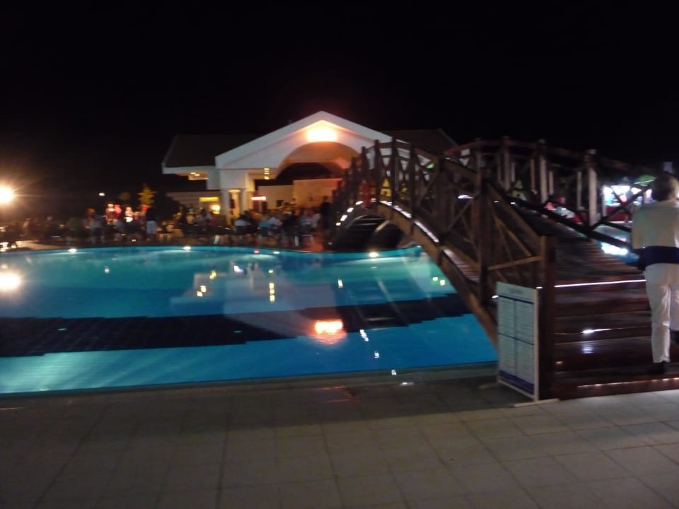 Pool bei Nacht Roma Beach Resort & Spa 16+ Adult Only