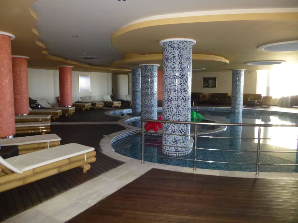 Innenpool Hotel Kalithea Horizon Royal