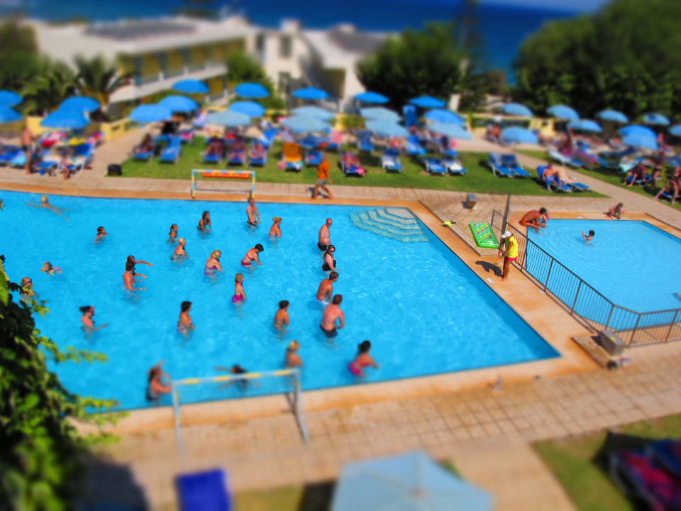 Wassergymnastik im Pool Rethymno Mare & Water Park