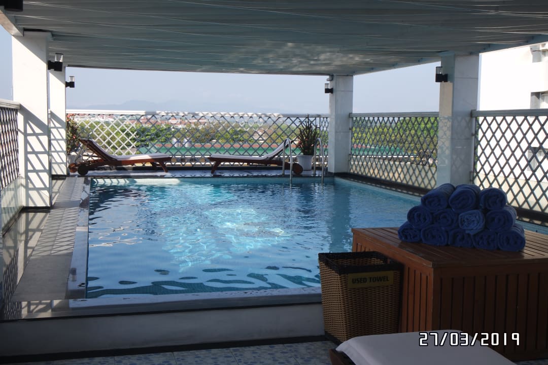 Pool Hotel Moonlight Hue