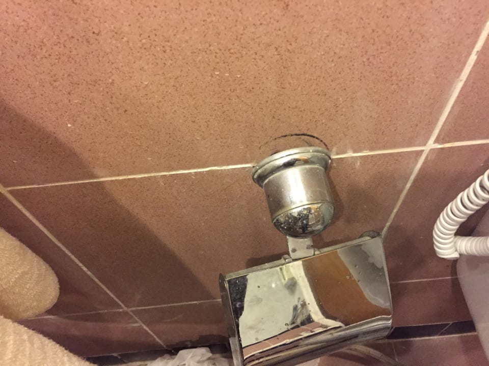 Zimmer 531 - Dreckig und kaputt  Pickalbatros Royal Moderna Resort-Sharm El Sheikh