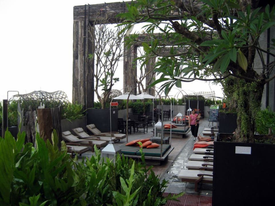 Liegen am Swimmingpool Siam@Siam Design Hotel Bangkok