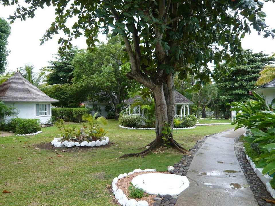 Liebevoll gepflegte Gartenanlage Grand Muthu Club Caribbean Runaway Bay