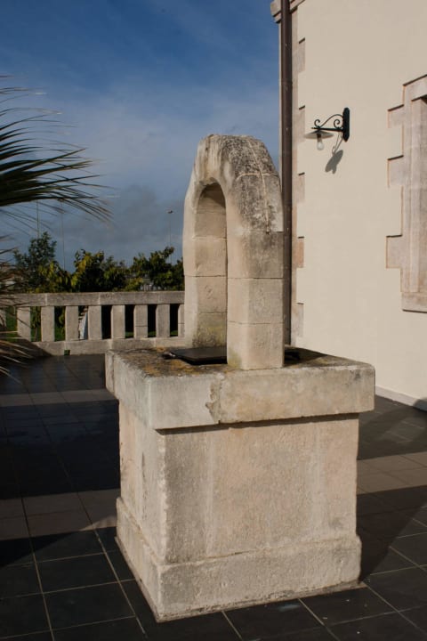 Old Well Domus Aurea Resort