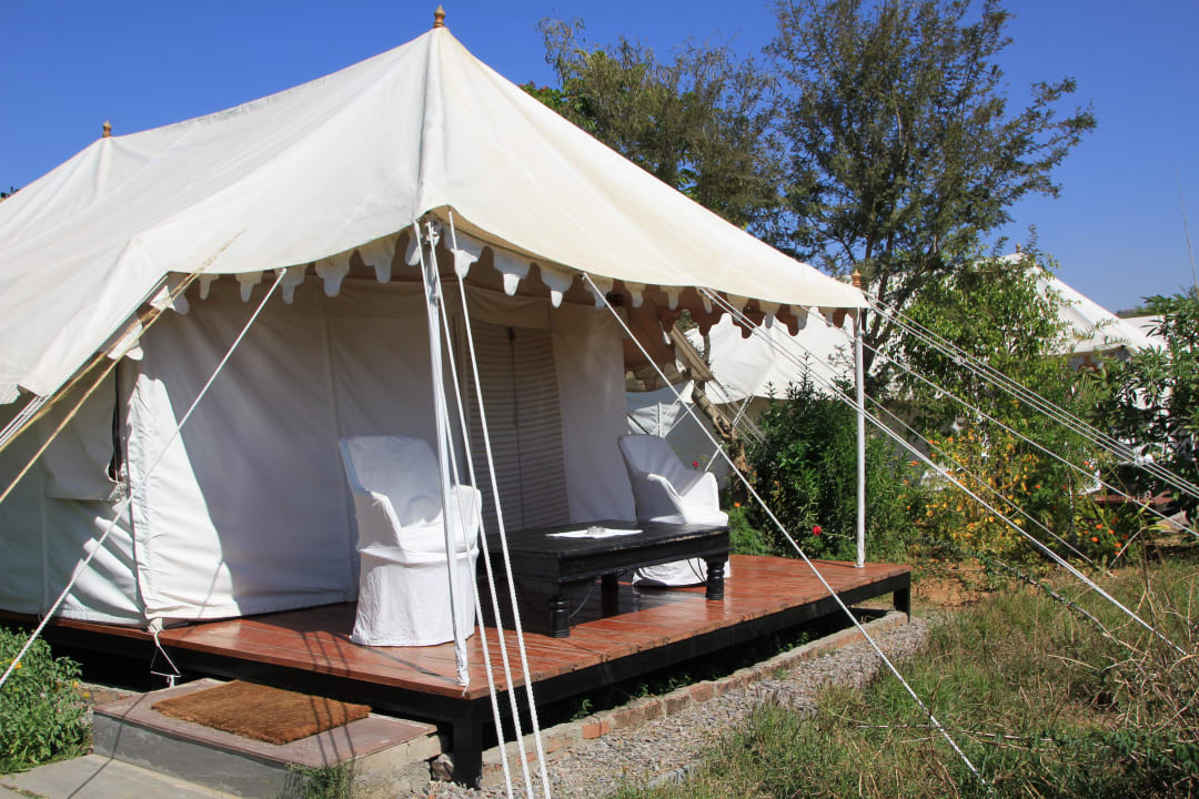 Eines der 10 Luxury Tents von außen Khem Villas