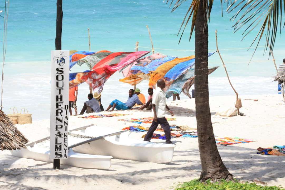 Beach-Boys warten auf die nächsten Gäste Hotel Southern Palms Beach Resort