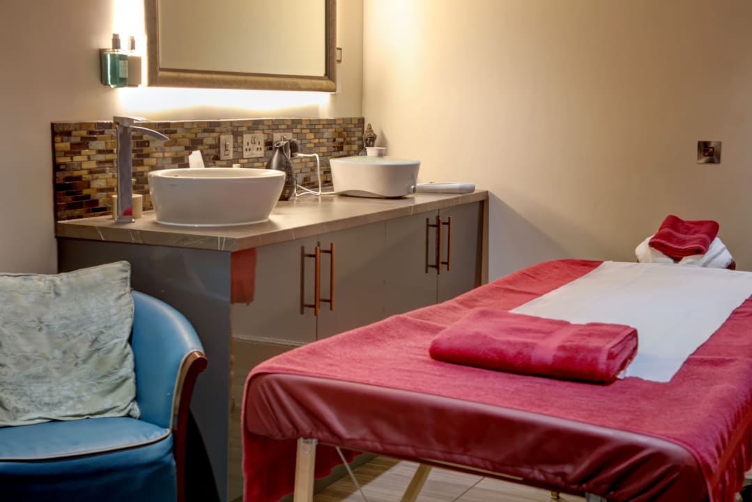 Sport & Freizeit Dover Marina Hotel & Spa, Tapestry Collection by Hilton