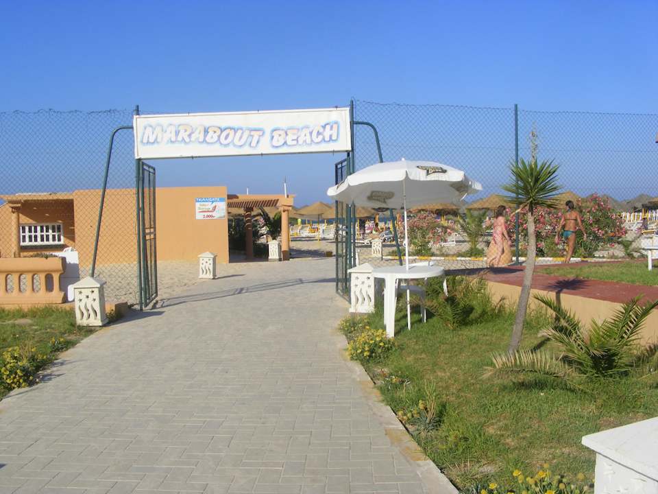 Weg zum Strand Hotel Marabout