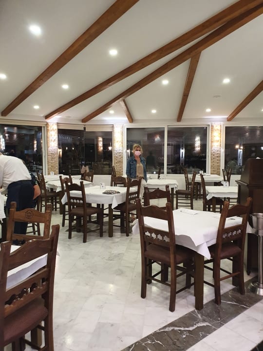 Gastro Alexander Beach Hotel & Village Resort