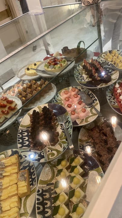 Gastro Acanthus Cennet Barut Collection