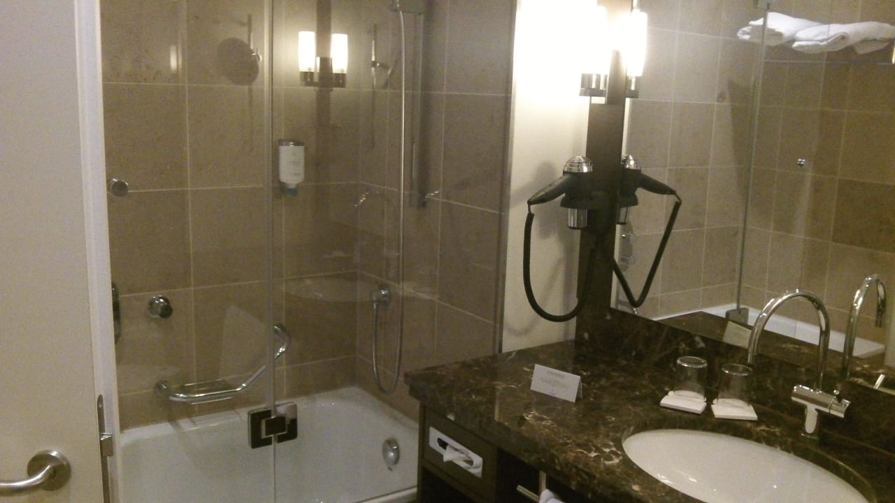 Teilbereich des Badezimmers Steigenberger Hotel Bad Neuenahr