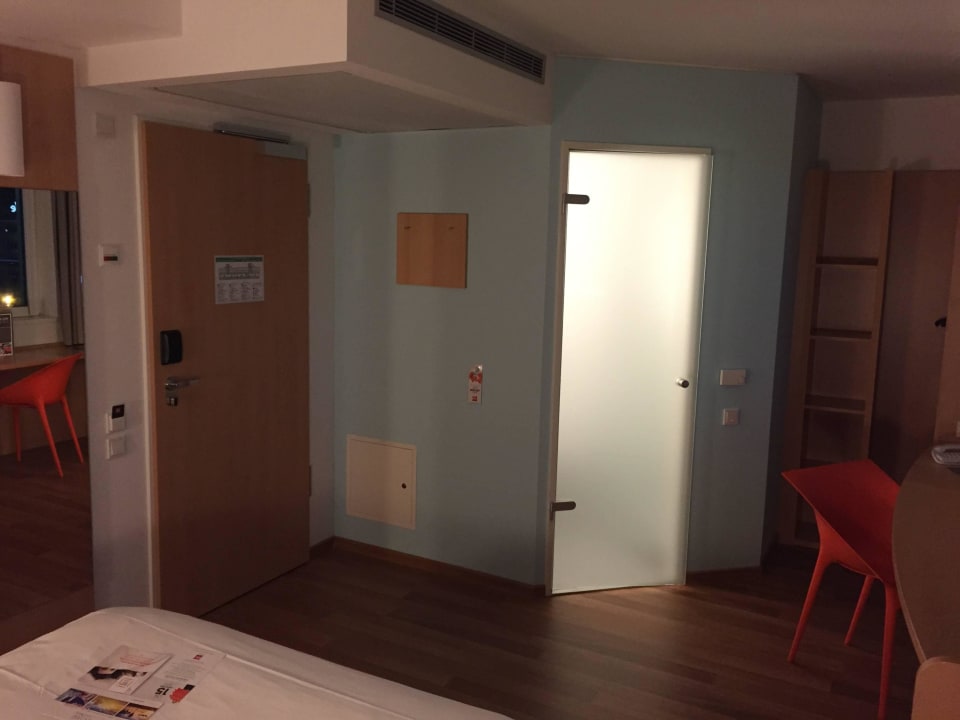 Blick vom Bett ibis Berlin Kurfürstendamm