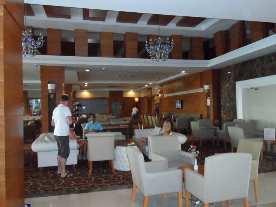 Lobby Wyndham Garden Lara