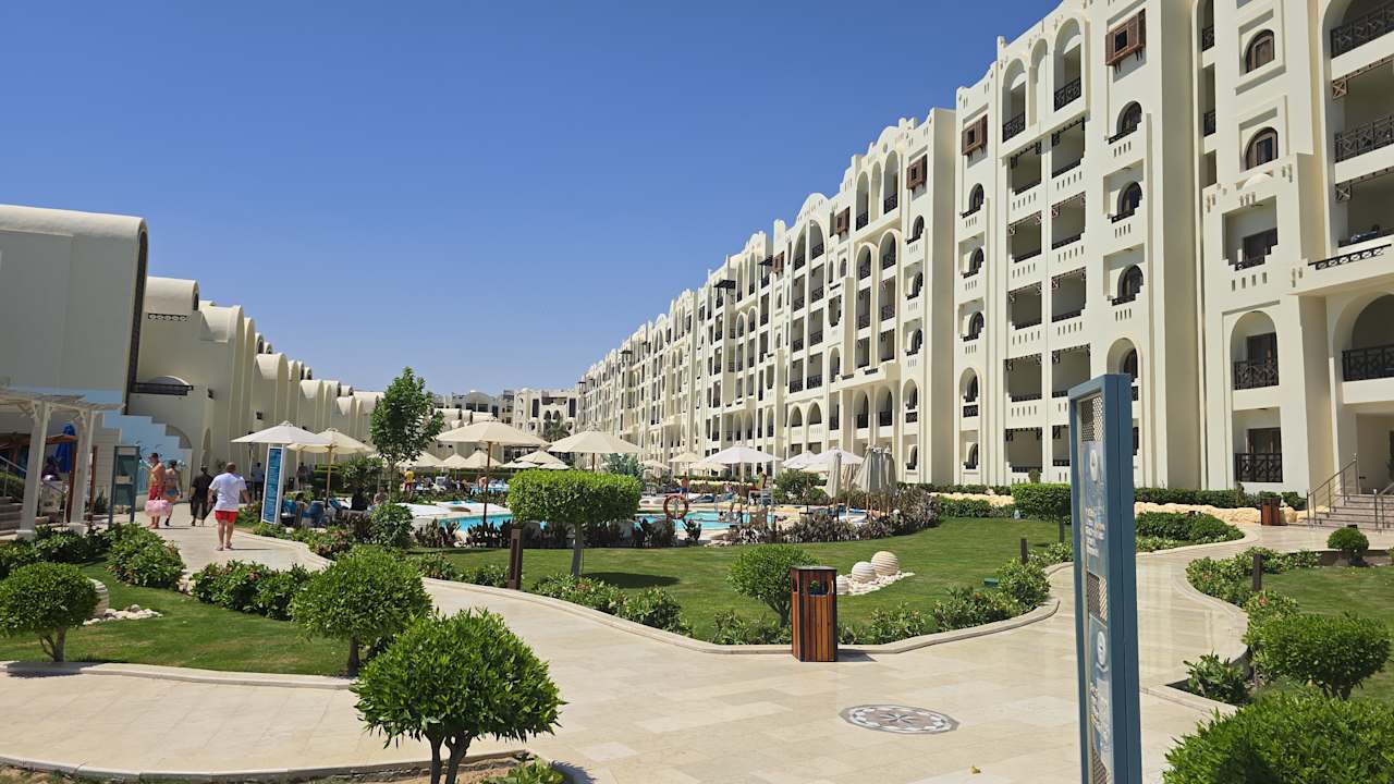 Gartenanlage Gravity Hotel & Aquapark Sahl Hasheesh