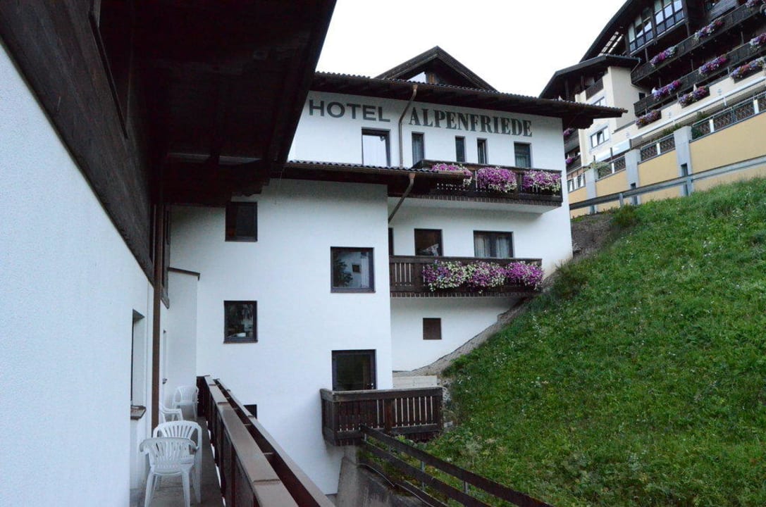 Blick Bergseite Hotel Alpenfriede