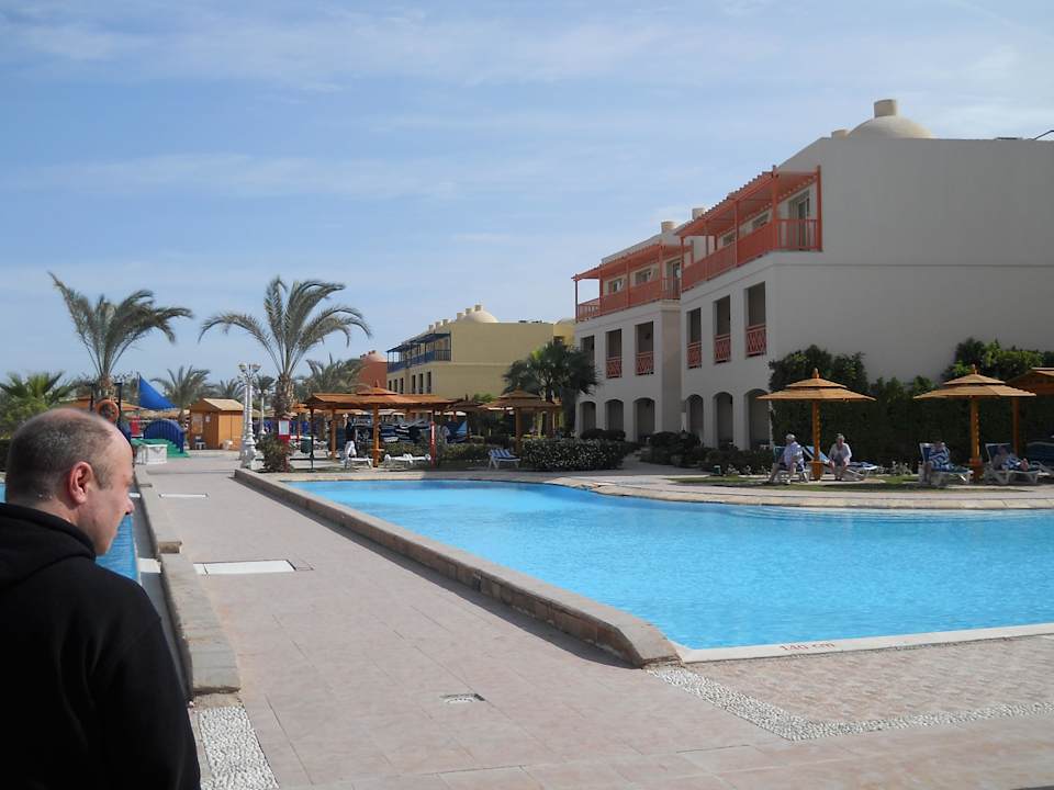 Einer von vier Seitenpools Titanic Beach Spa & Aqua Park