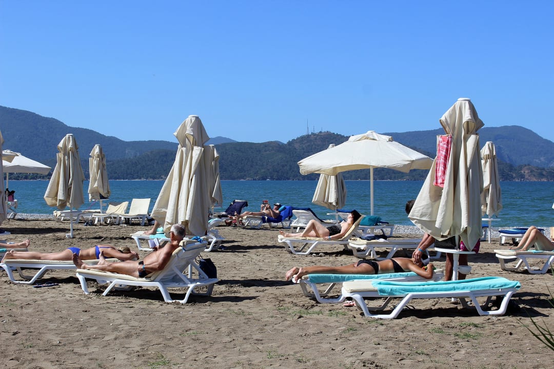 Sandstrand im Bereich der Liegen Jiva Beach Resort