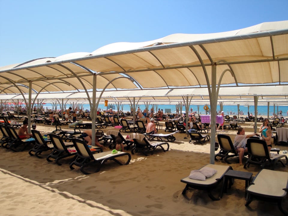 Strand vor dem Hotel Diamond Excellence Resort & Spa
