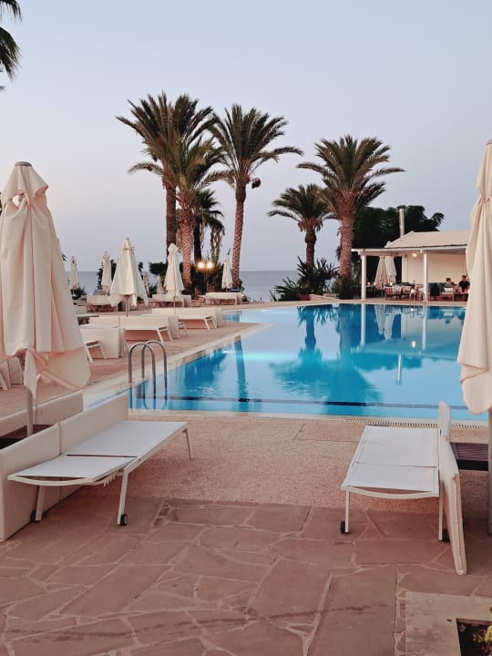 Pool Crystal Springs Beach Hotel