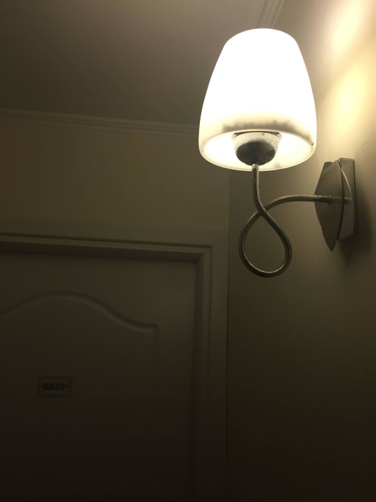 Fliegentod! Ithea Suites Hotel