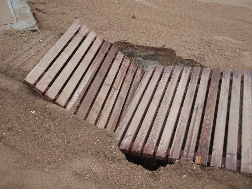 Unterspülung nach Unwetter Alba Queen Hotel