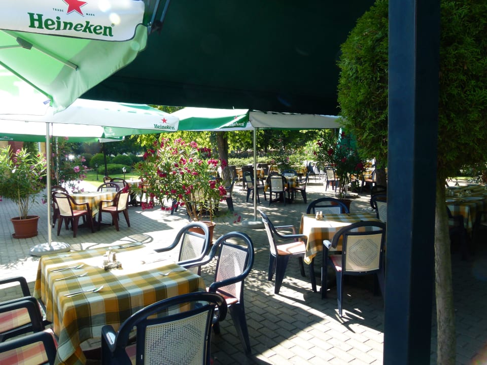 Ruhiger Wirtsgarten Garden Hotel Wellness és Konferencia