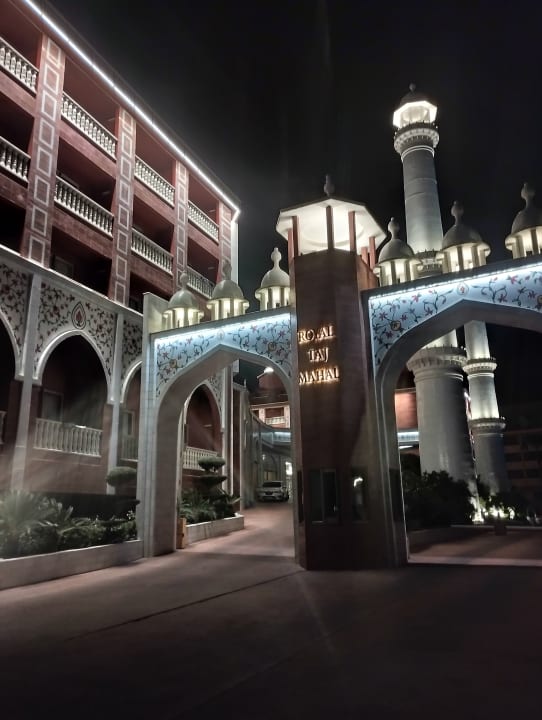 Außenansicht Royal Taj Mahal Hotel