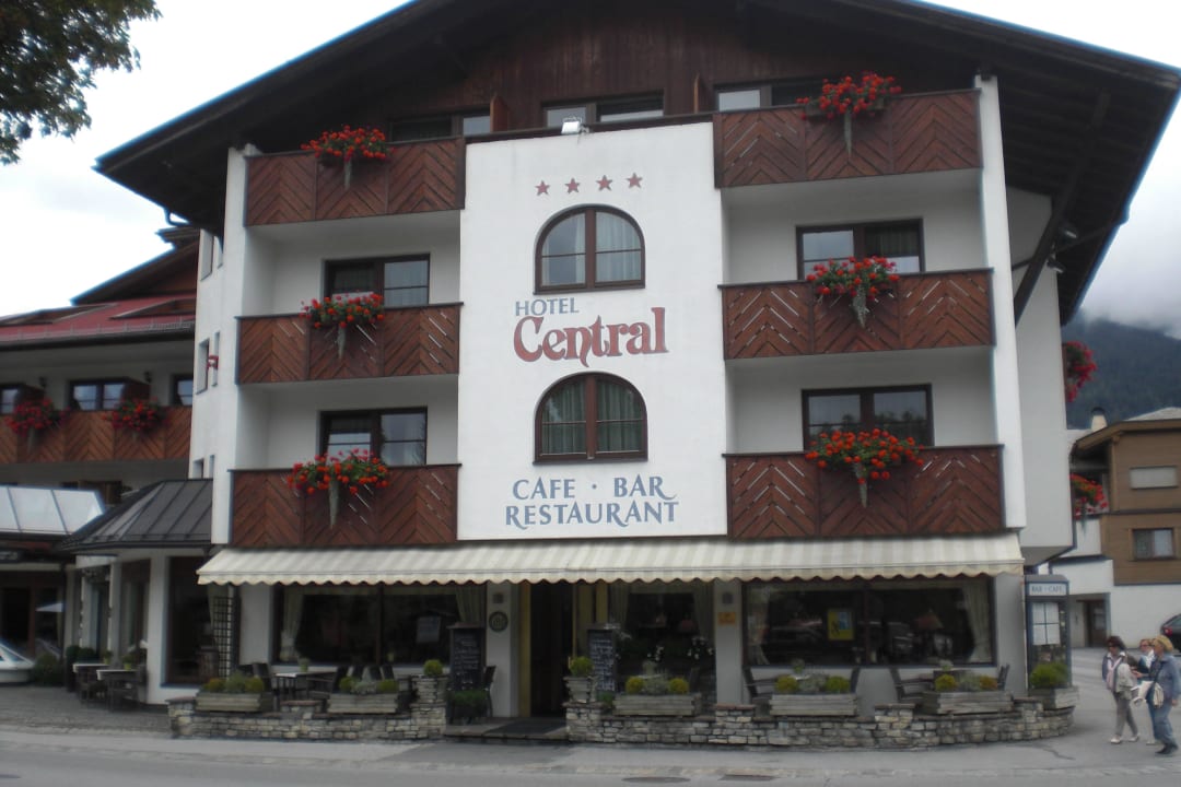 Der Eingang zum Restaurant Hotel Central