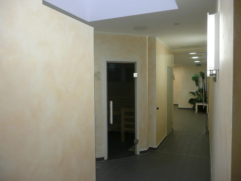 Zugang Saunalandschaft DEKRA Congresshotel Wart