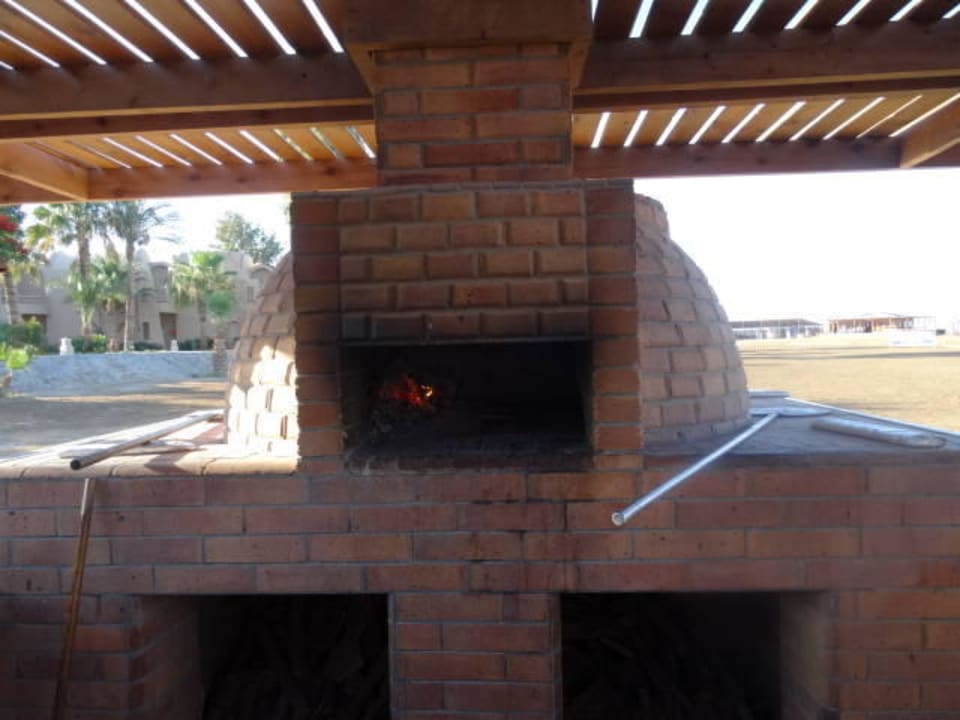 Offene Feuerstelle zum Backen der Pizzen Shams Alam Beach Resort
